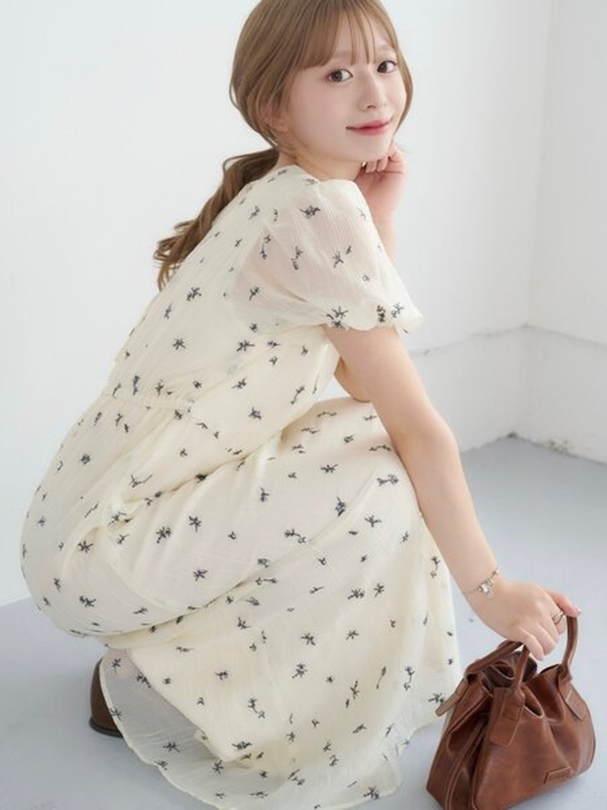 Kastane 泡泡袖小花刺繡洋裝